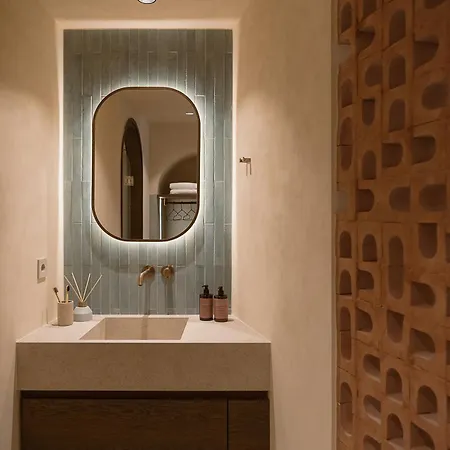 Eteon Living Aparthotel 4*