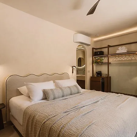 Aparthotel Eteon Living 4*